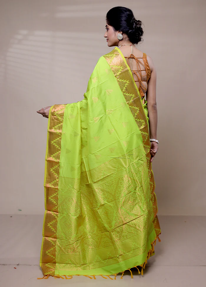 Green Kanjivaram Silk Saree With Blouse Piece - Image 3