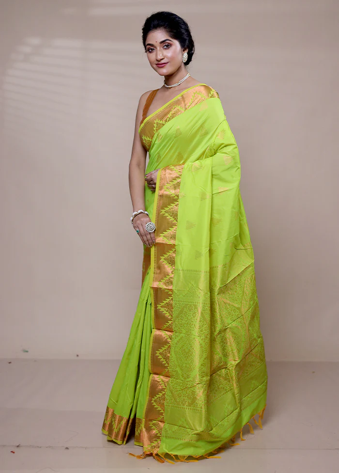 Green Kanjivaram Silk Saree With Blouse Piece - Image 4