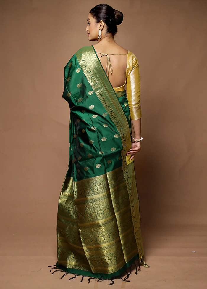 Green Kanjivaram Silk Saree With Blouse Piece - Image 3