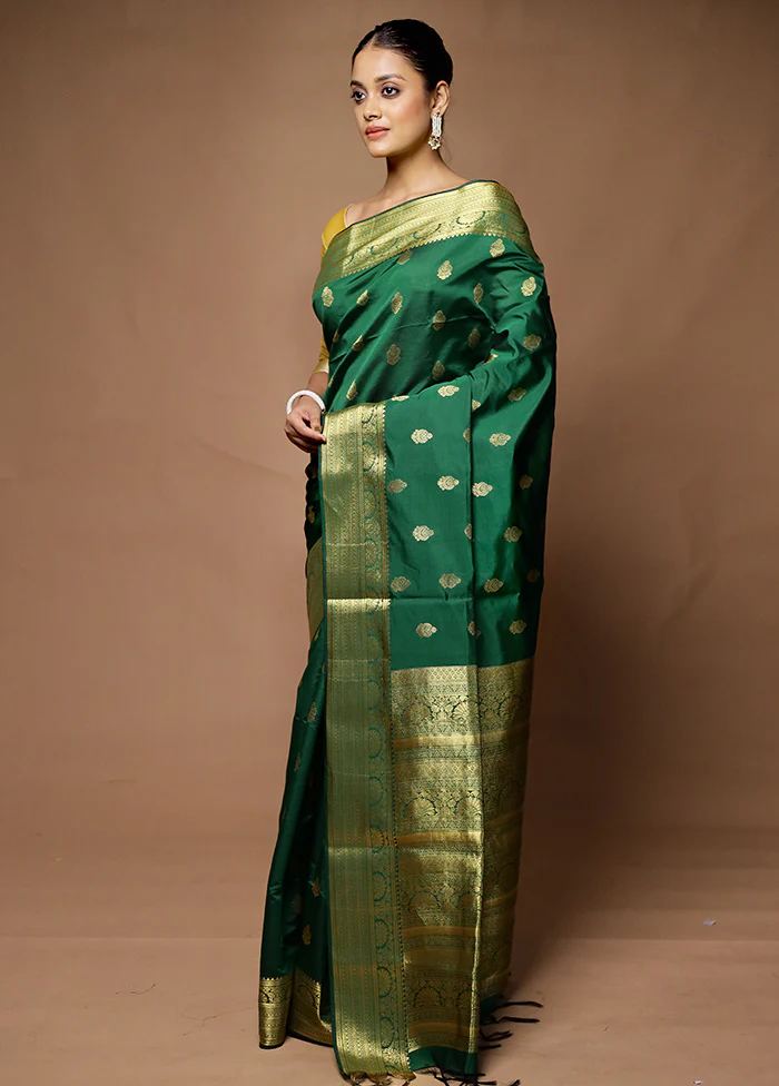 Green Kanjivaram Silk Saree With Blouse Piece - Image 4