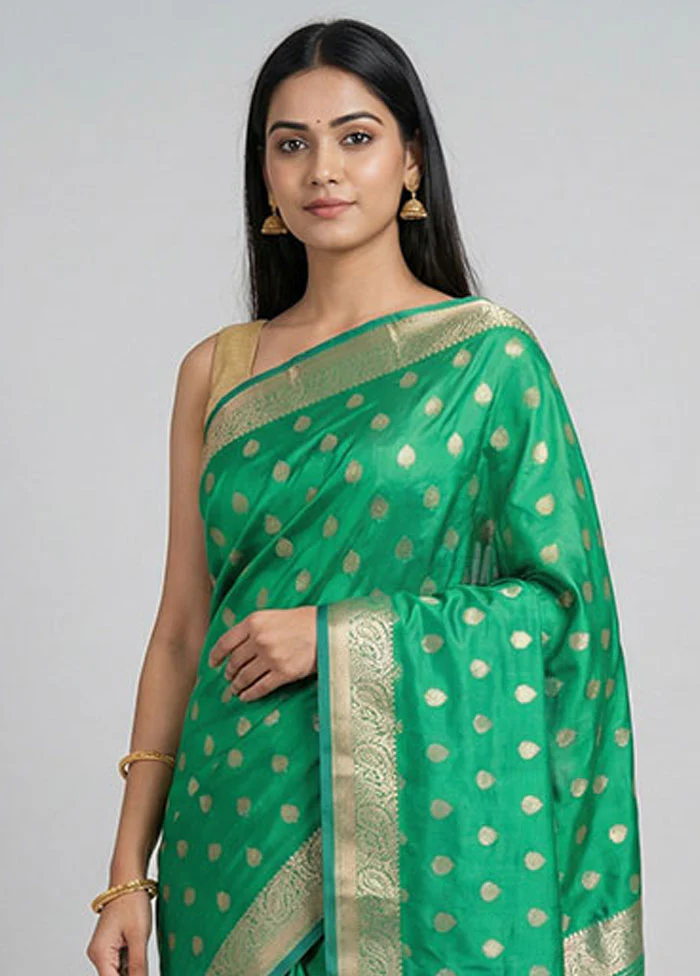 Green Kanjivaram Silk Saree With Blouse Piece - Image 2