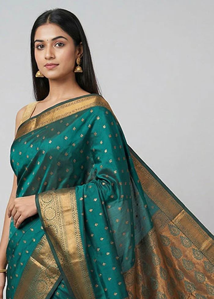 Green Kanjivaram Silk Saree With Blouse Piece - Image 2