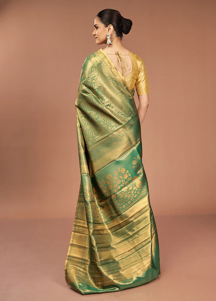 Green Kanjivaram Silk Saree With Blouse Piece - Image 3