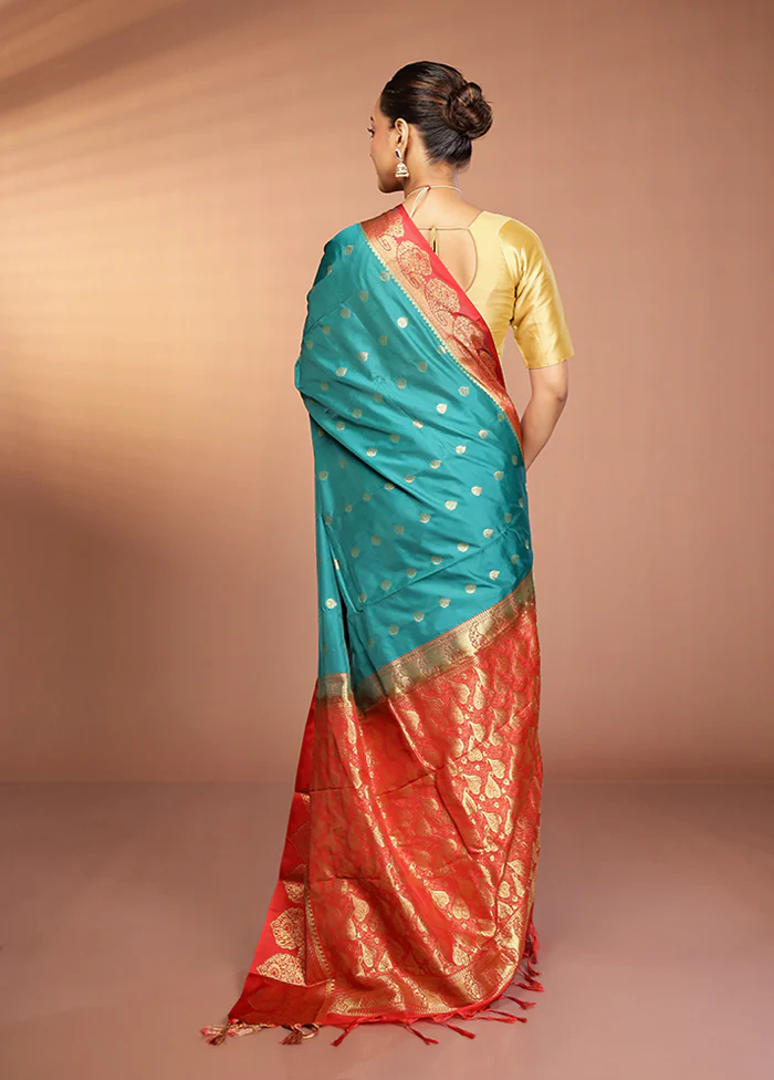 Green Kanjivaram Silk Saree With Blouse Piece - Image 3