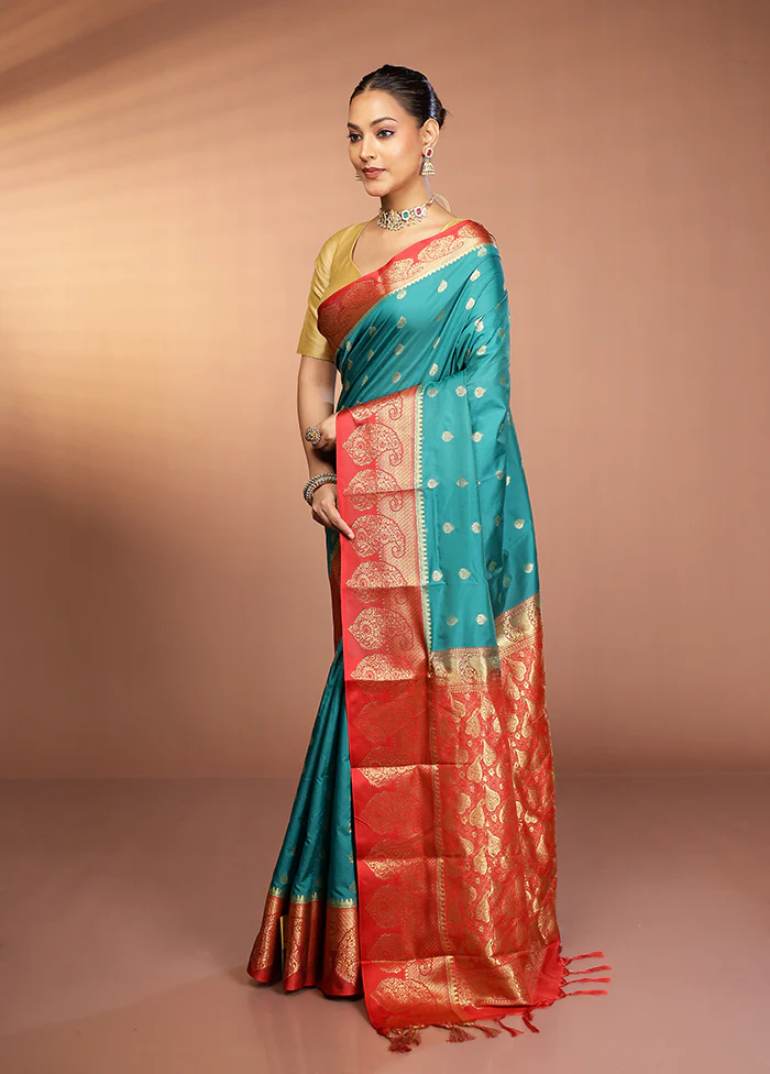 Green Kanjivaram Silk Saree With Blouse Piece - Image 4