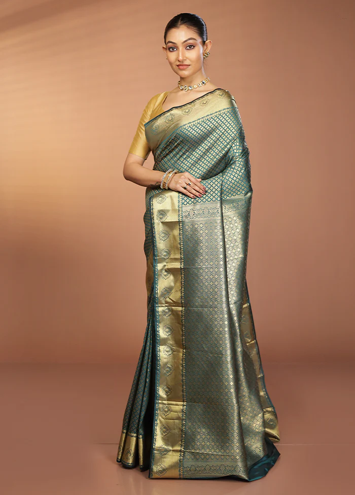 Green Kanjivaram Silk Saree With Blouse Piece - Image 4
