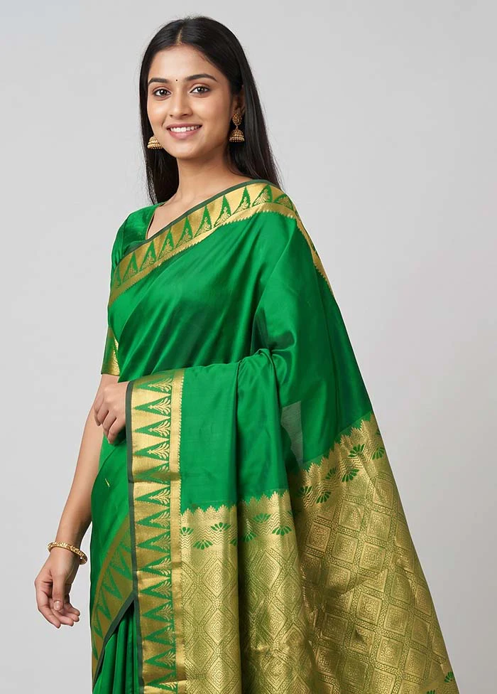 Green Kanjivaram Silk Saree With Blouse Piece - Image 2