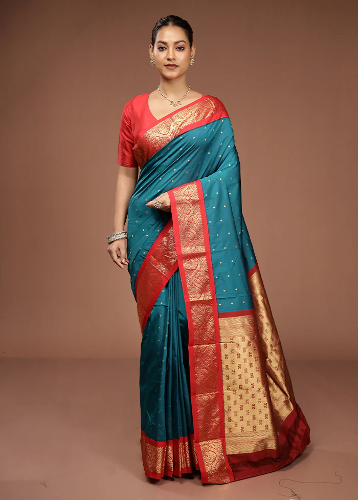 Green Kanjivaram Silk Saree With Blouse Piece - Image 2