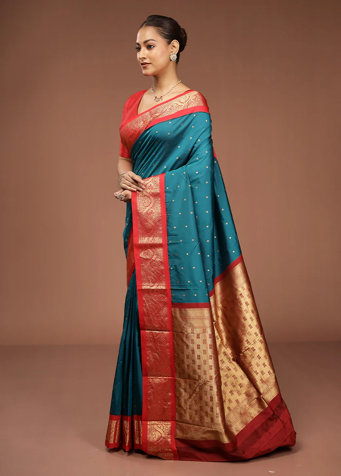 Green Kanjivaram Silk Saree With Blouse Piece - Image 4
