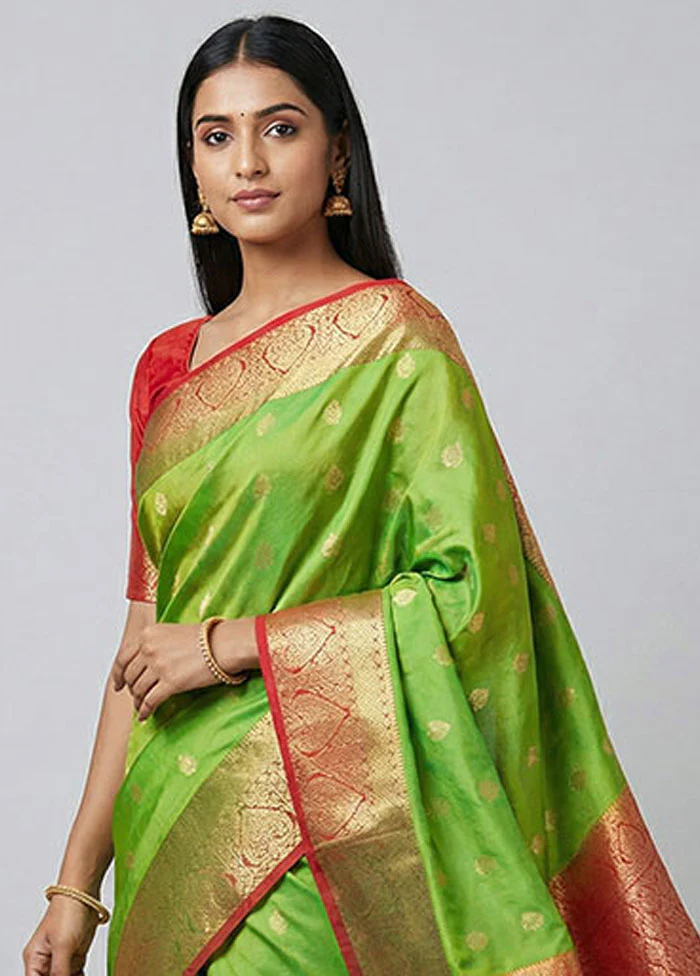 Green Kanjivaram Silk Saree With Blouse Piece - Image 2