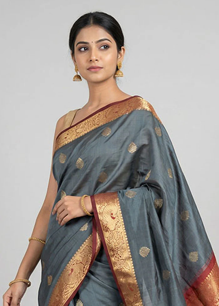 Green Kanjivaram Silk Saree With Blouse Piece - Image 2