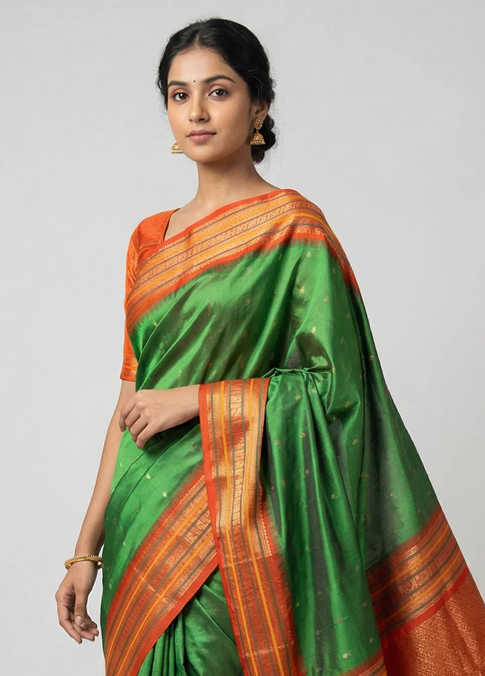 Green Kanjivaram Silk Saree With Blouse Piece - Image 2