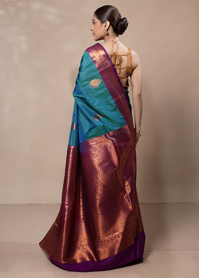 Green Kanjivaram Silk Saree With Blouse Piece - Image 3