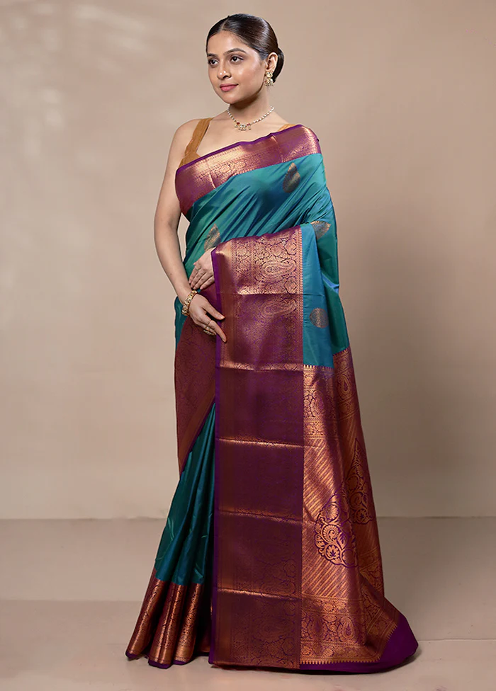 Green Kanjivaram Silk Saree With Blouse Piece - Image 4