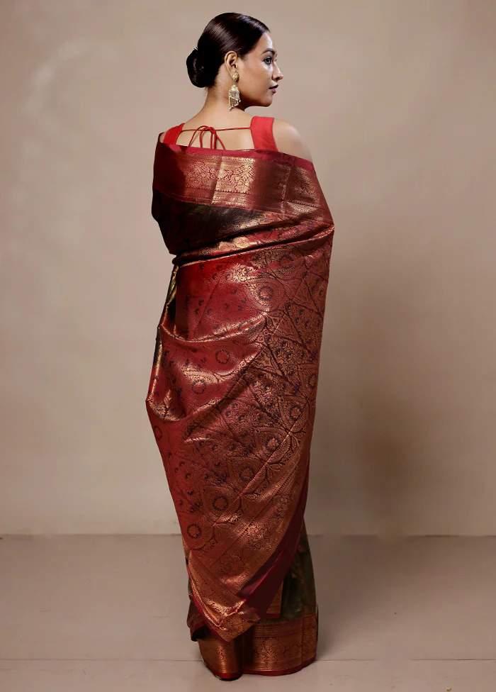 Green Kanjivaram Silk Saree With Blouse Piece - Image 3