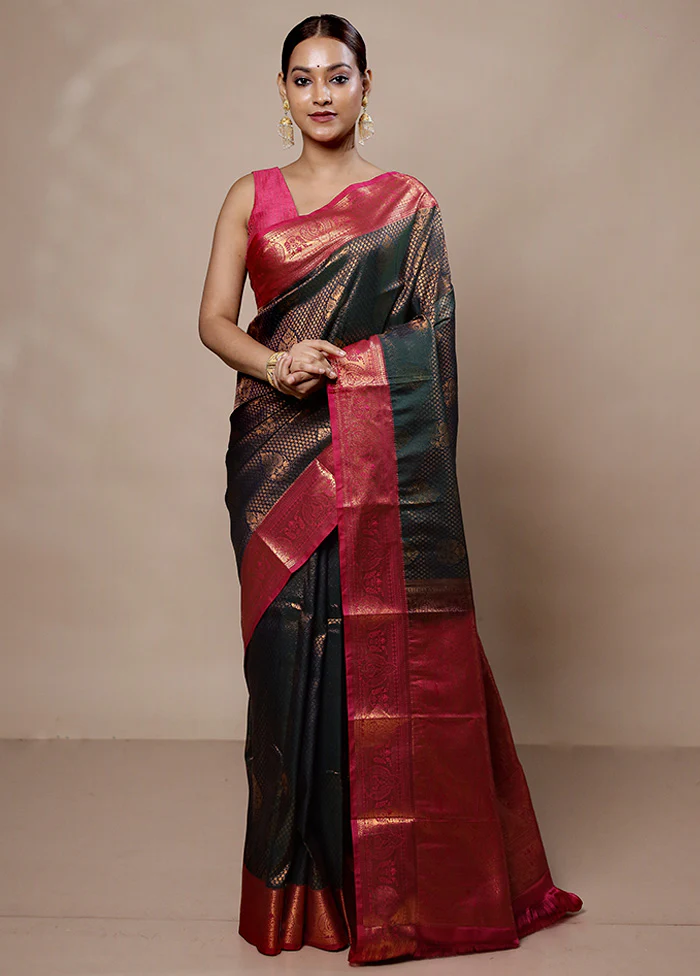 Green Kanjivaram Silk Saree With Blouse Piece - Image 2