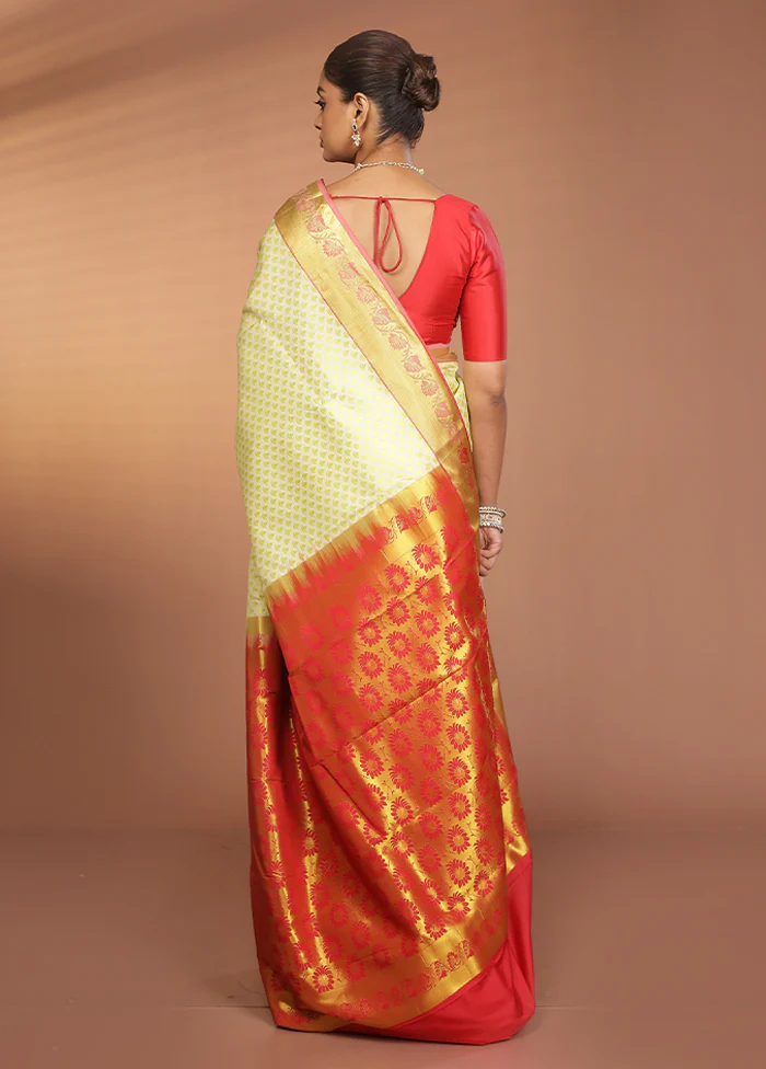 Green Kanjivaram Silk Saree With Blouse Piece - Image 3