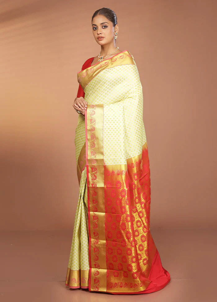 Green Kanjivaram Silk Saree With Blouse Piece - Image 4
