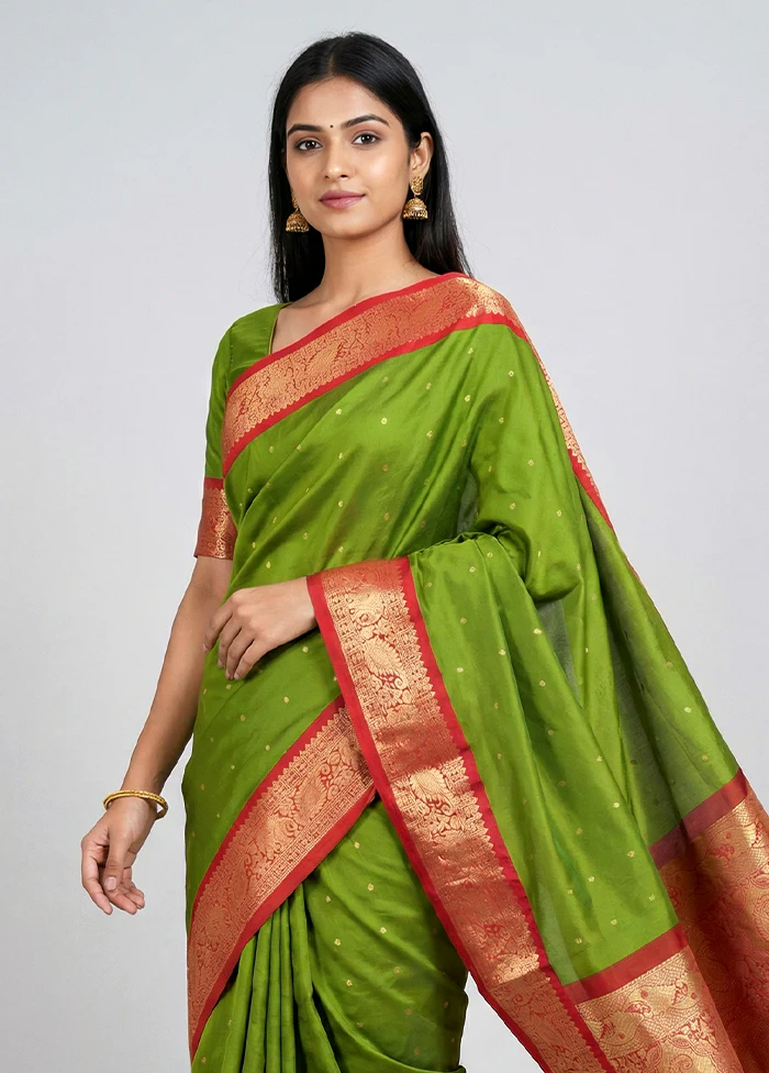 Green Kanjivaram Silk Saree With Blouse Piece - Image 2