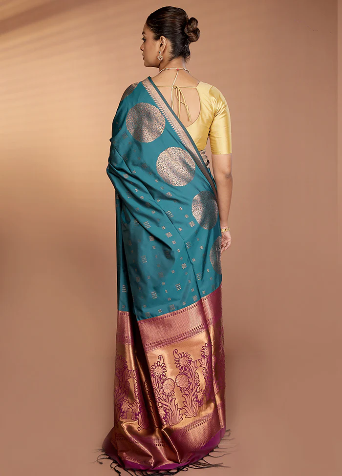 Green Kanjivaram Silk Saree With Blouse Piece - Image 3