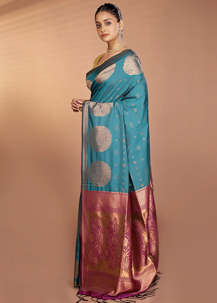 Green Kanjivaram Silk Saree With Blouse Piece - Image 4