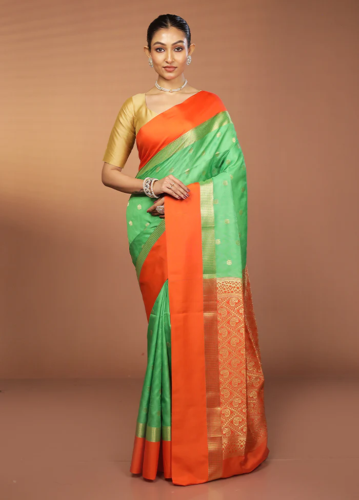Green Kanjivaram Silk Saree With Blouse Piece - Image 2