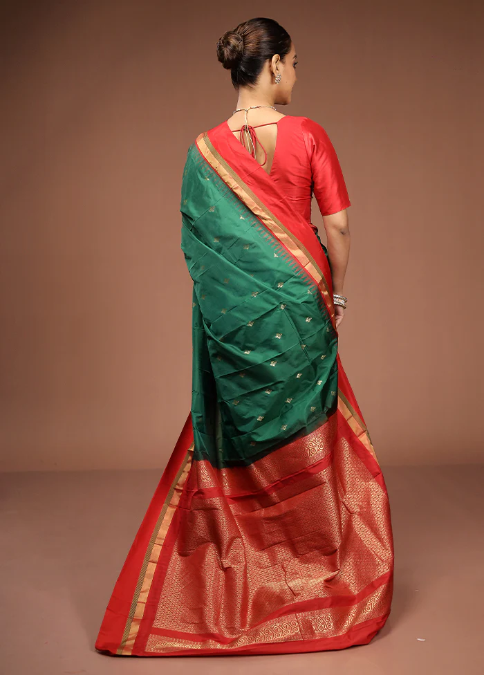 Green Kanjivaram Silk Saree With Blouse Piece - Image 3