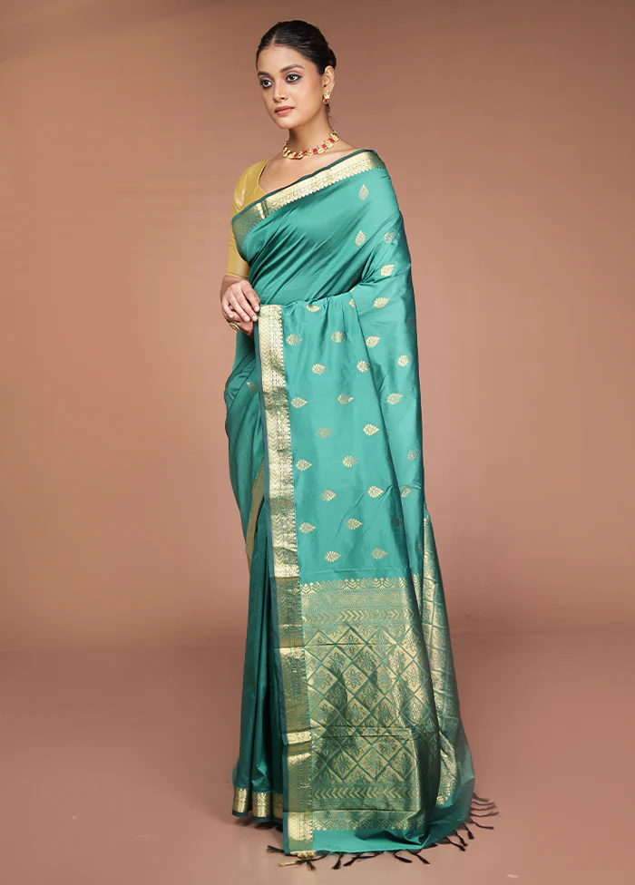 Green Kanjivaram Silk Saree With Blouse Piece - Image 4