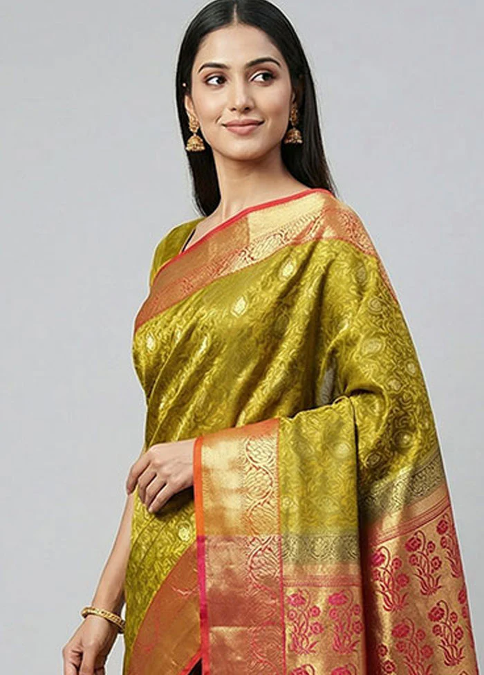 Green Kanjivaram Silk Saree With Blouse Piece - Image 2