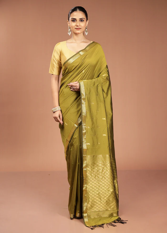 Green Kanjivaram Silk Saree With Blouse Piece - Image 2