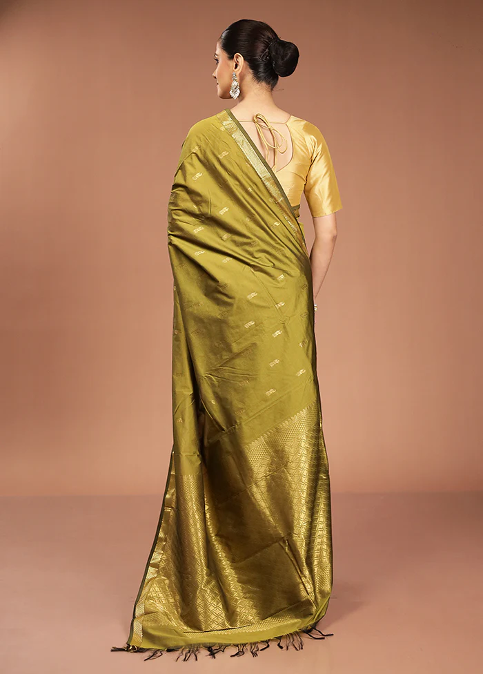 Green Kanjivaram Silk Saree With Blouse Piece - Image 3