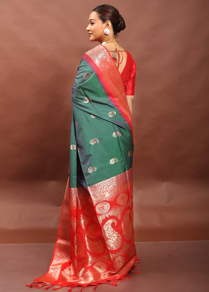 Green Kanjivaram Silk Saree With Blouse Piece - Image 3