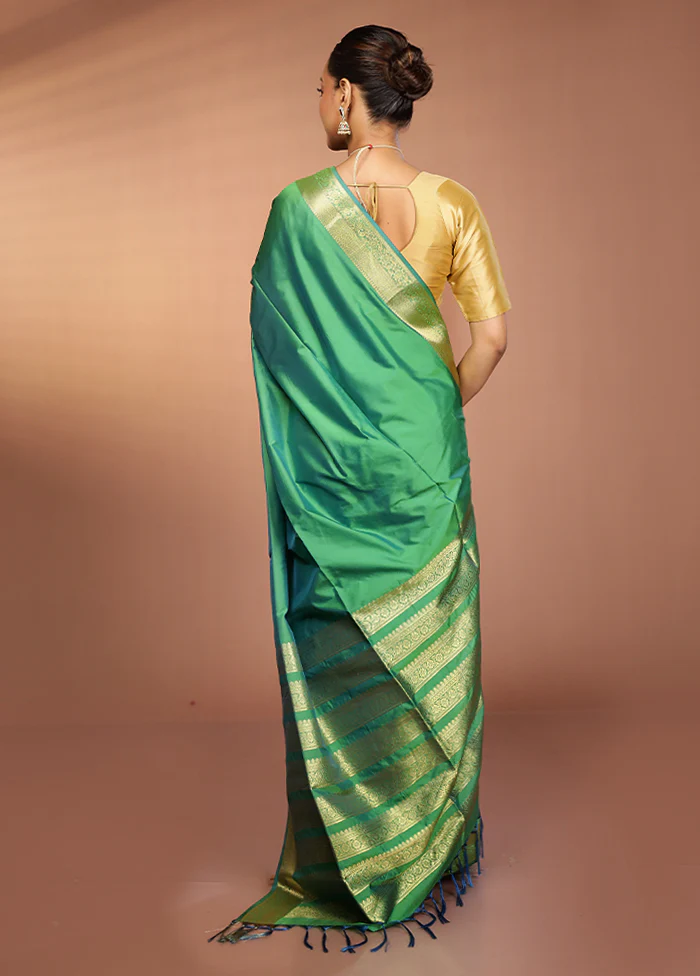 Green Kanjivaram Silk Saree With Blouse Piece - Image 3