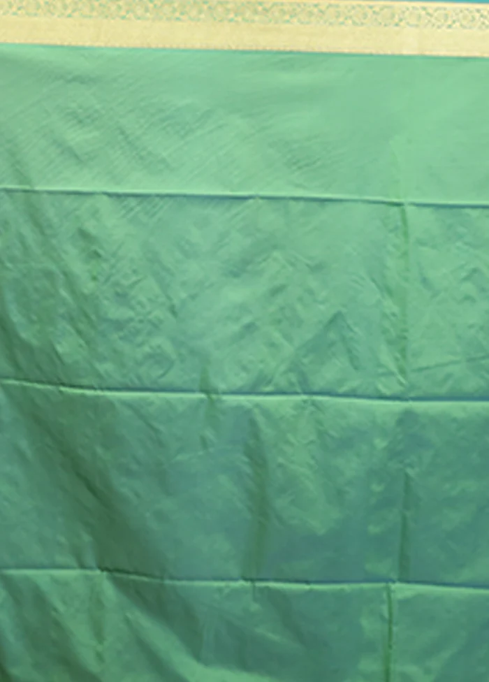 Green Kanjivaram Silk Saree With Blouse Piece - Image 5