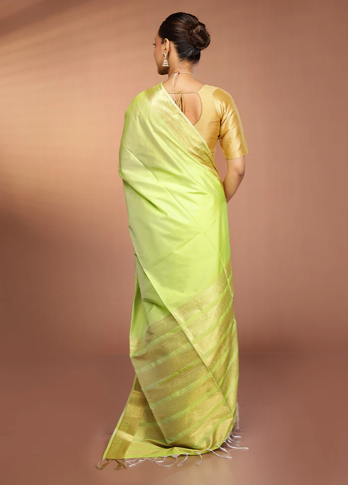 Green Kanjivaram Silk Saree With Blouse Piece - Image 3