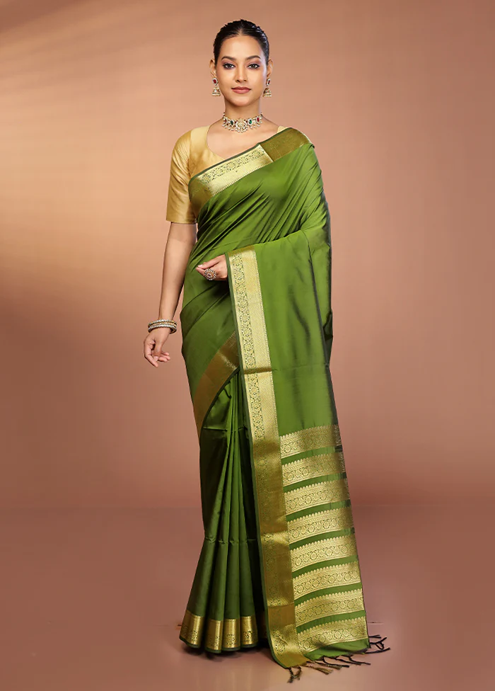 Green Kanjivaram Silk Saree With Blouse Piece - Image 2