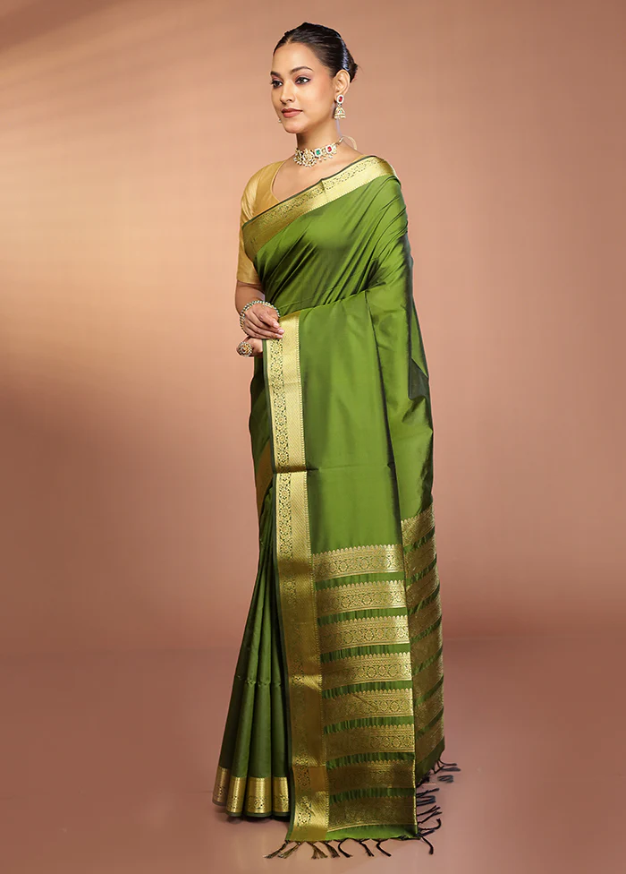 Green Kanjivaram Silk Saree With Blouse Piece - Image 4