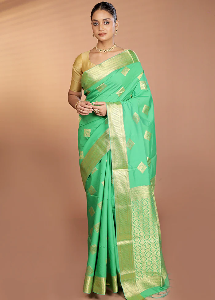 Green Kanjivaram Silk Saree With Blouse Piece - Image 2
