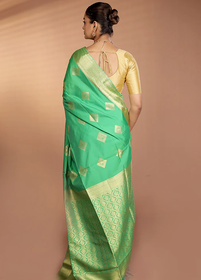 Green Kanjivaram Silk Saree With Blouse Piece - Image 3