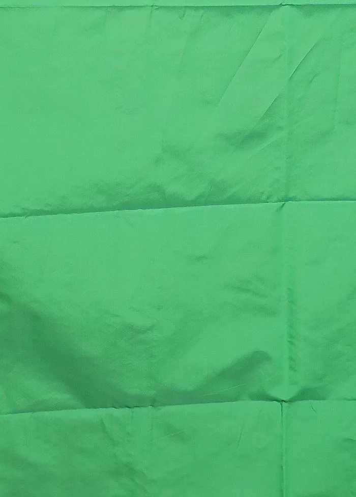 Green Kanjivaram Silk Saree With Blouse Piece - Image 5