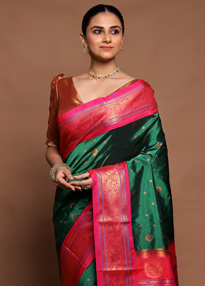 Green Kanjivaram Silk Saree With Blouse Piece - Image 2
