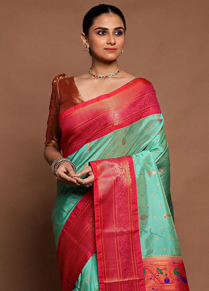Green Kanjivaram Silk Saree With Blouse Piece - Image 2