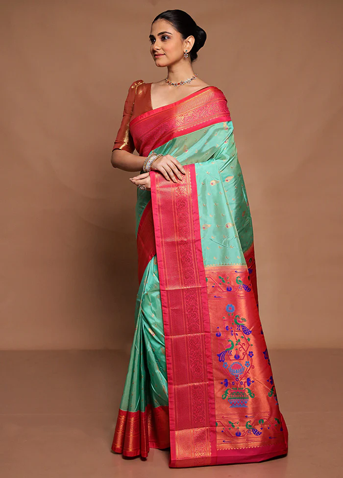 Green Kanjivaram Silk Saree With Blouse Piece - Image 4