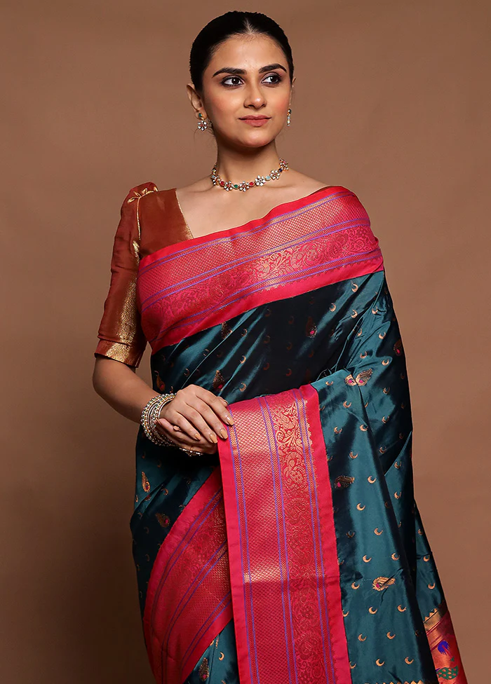 Green Kanjivaram Silk Saree With Blouse Piece - Image 2