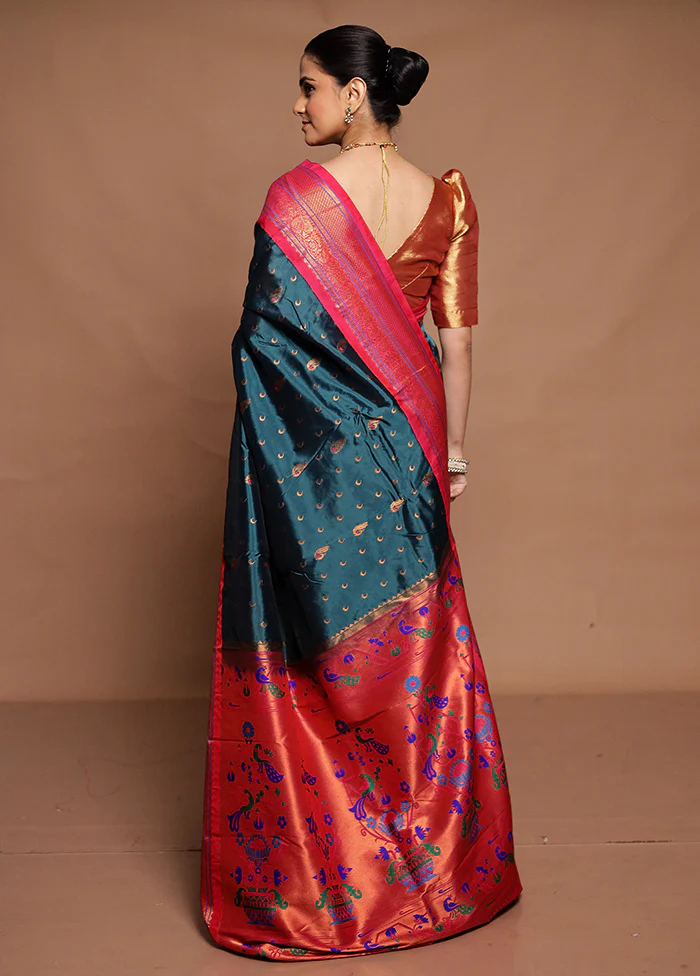 Green Kanjivaram Silk Saree With Blouse Piece - Image 3