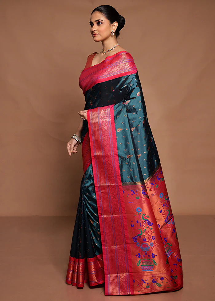 Green Kanjivaram Silk Saree With Blouse Piece - Image 4