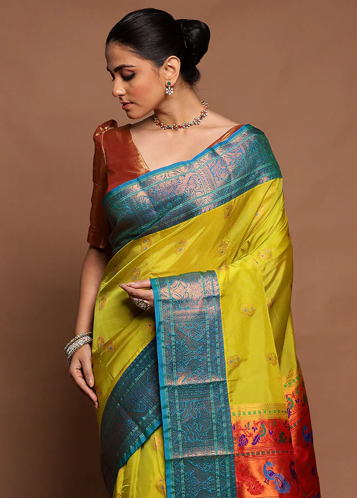 Green Kanjivaram Silk Saree With Blouse Piece - Image 2