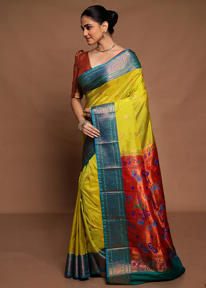 Green Kanjivaram Silk Saree With Blouse Piece - Image 4