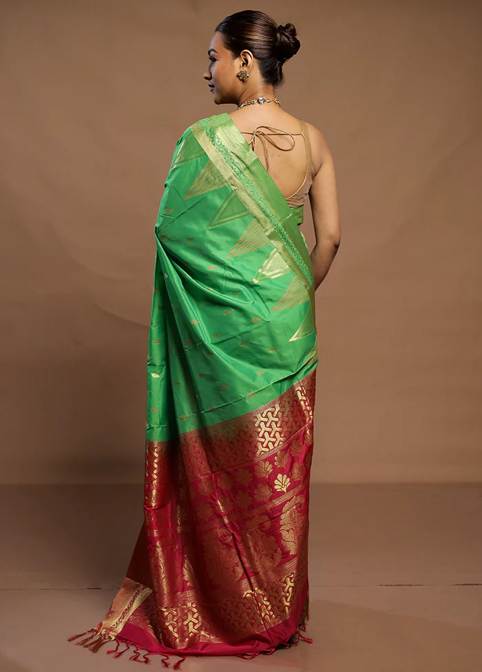 Green Kanjivaram Silk Saree With Blouse Piece - Image 3
