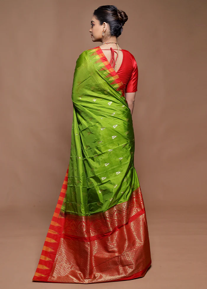 Green Kanjivaram Silk Saree With Blouse Piece - Image 3